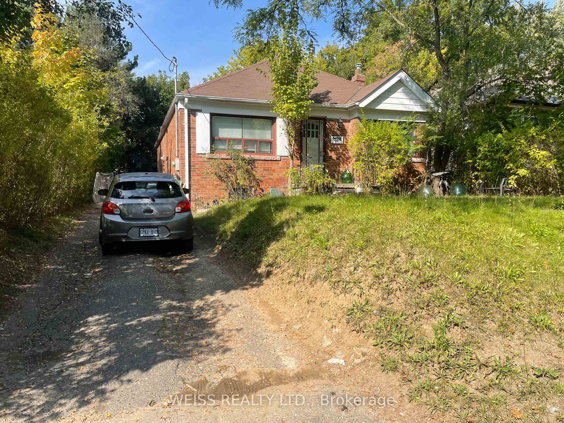 490 Coldstream Avenue E, Toronto C04, ON M5N 1Y5