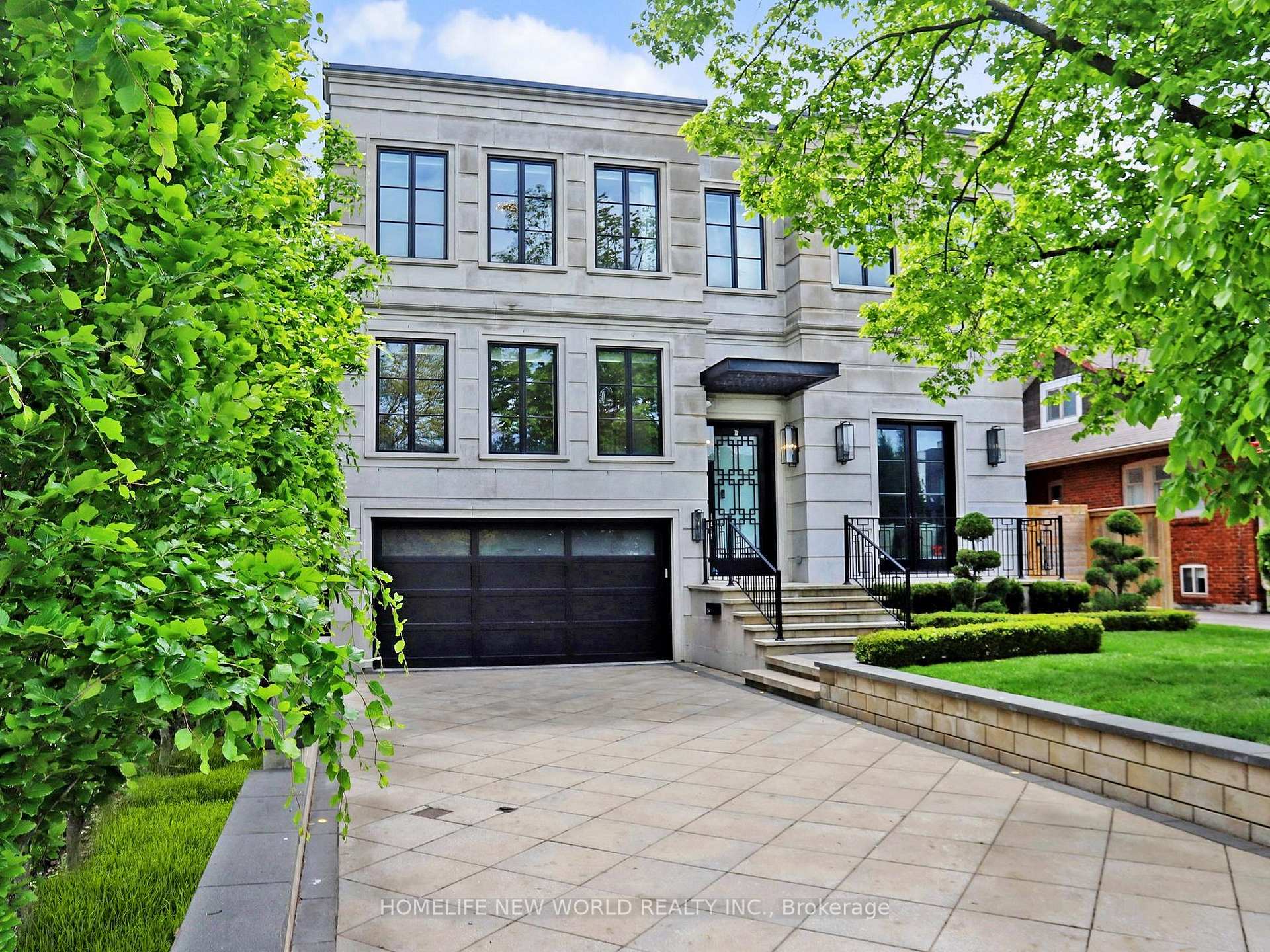 154 Yonge Boulevard, Toronto, ON M5M 3H4