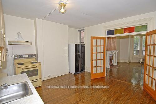 124 Baldwin Street, Toronto, ON M5T 1L6