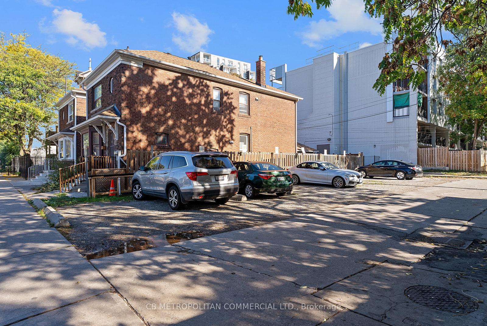 15-17 Augusta Avenue, Toronto, ON M5T 2K7