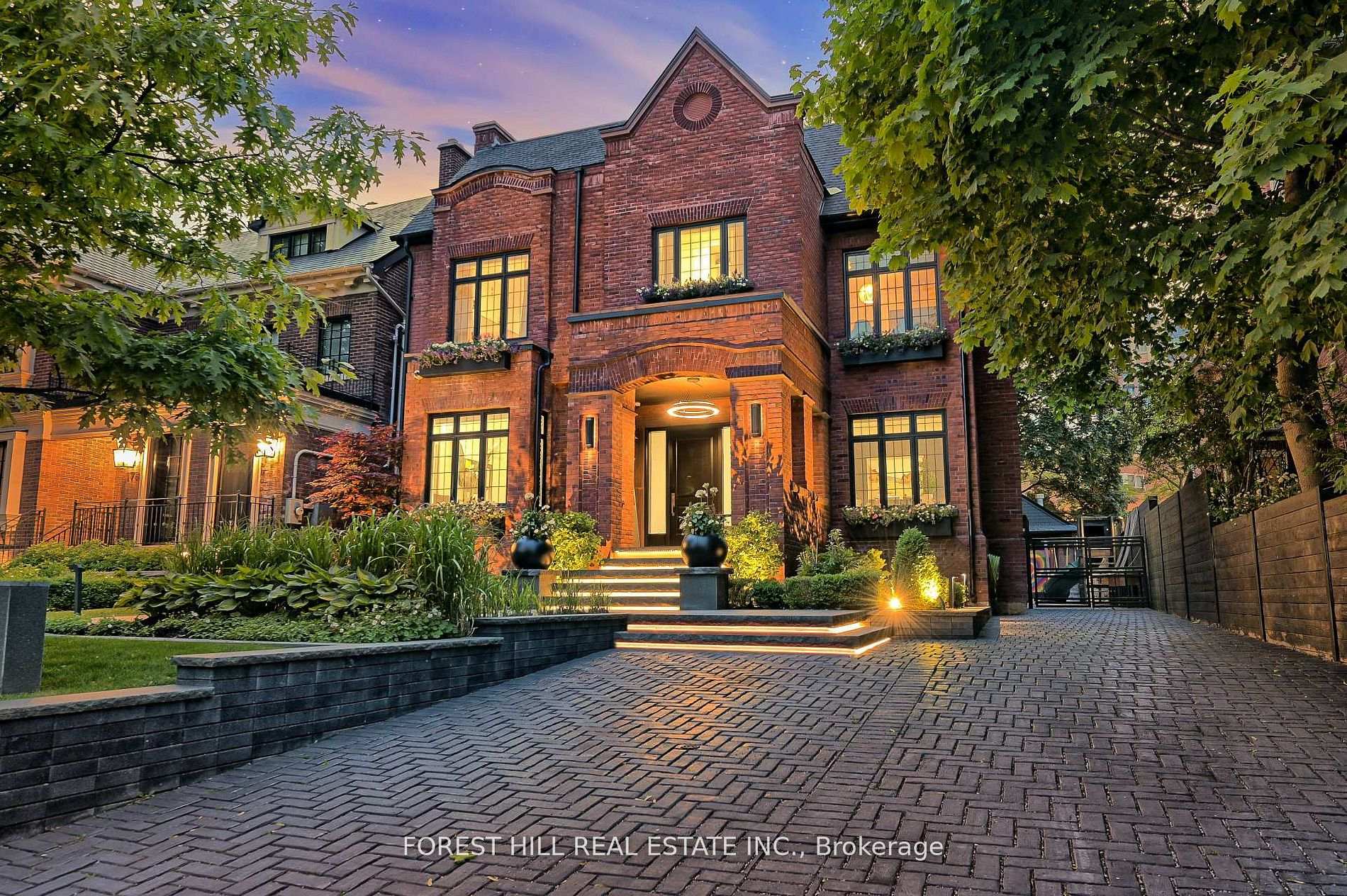 176 Balmoral Avenue, Toronto C02, ON M4V 1J6
