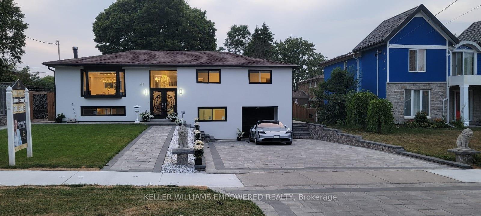 112 Kingslake Road, Toronto, ON M2J 3E8