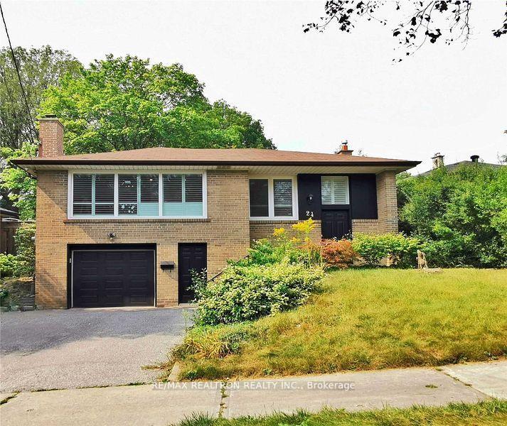 24 Fenelon Drive, Toronto, ON M3A 3K3