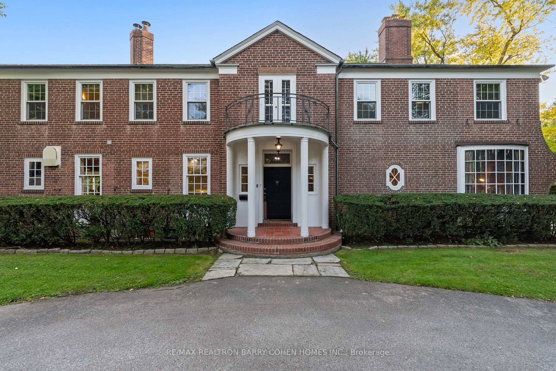 7 Alderbrook Drive, Toronto, ON M3B 1E3