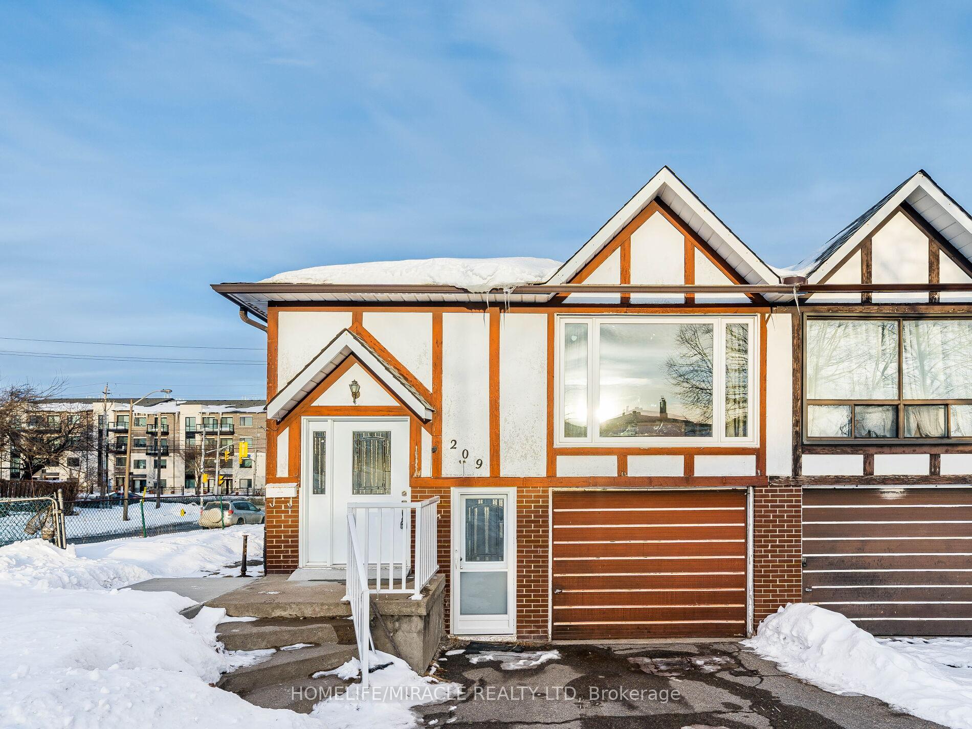 209 Apache Trail, Toronto, ON M2H 2J3