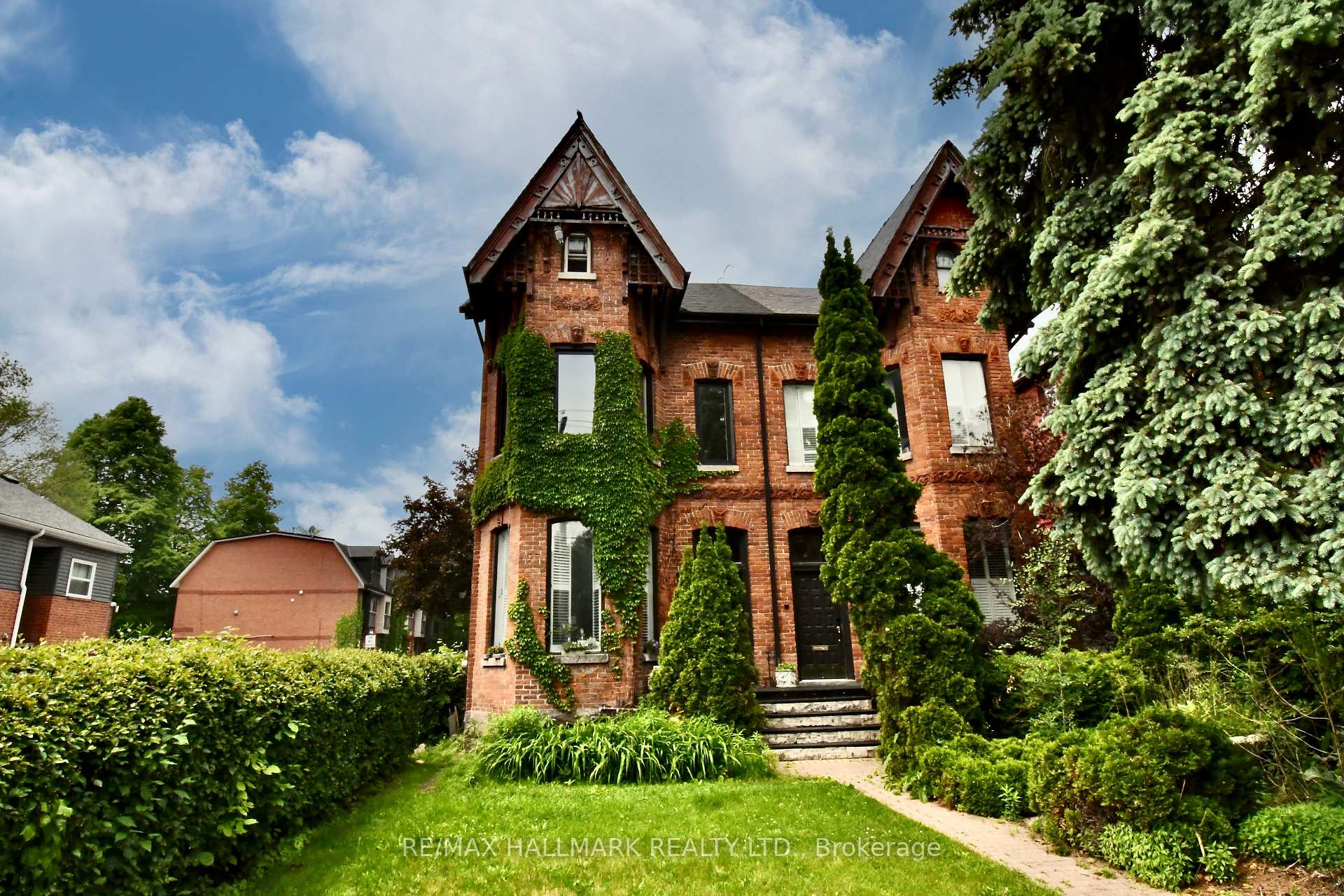 34 River Street, Toronto, ON M5A 3N9