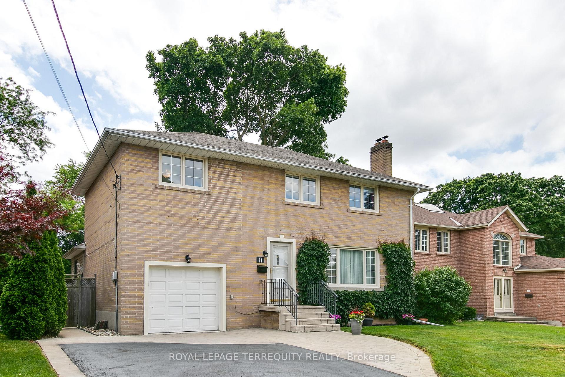 11 Urbandale Avenue, Toronto, ON M2M 2G9