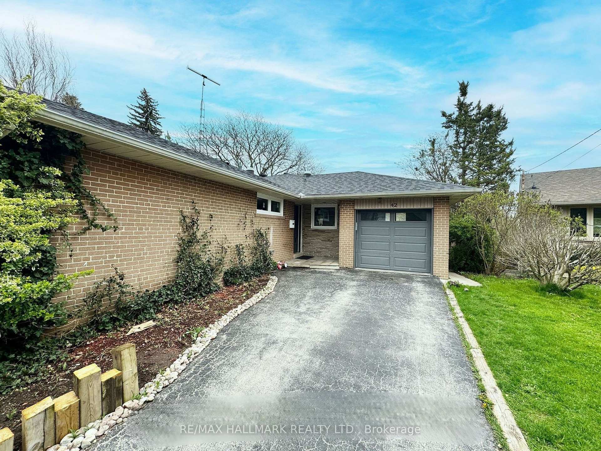 42 Millgate Crescent, Toronto C15, ON M2K 1L6
