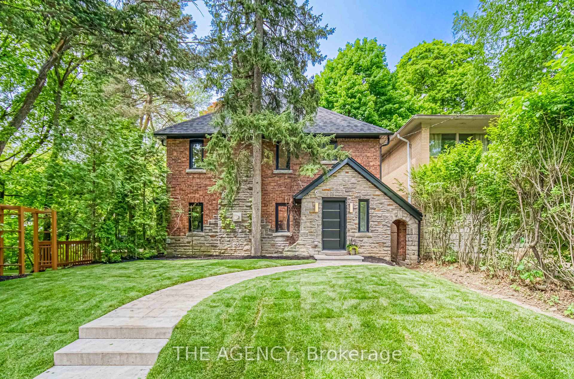 16 Duncannon Drive, Toronto, ON M5P 2M1