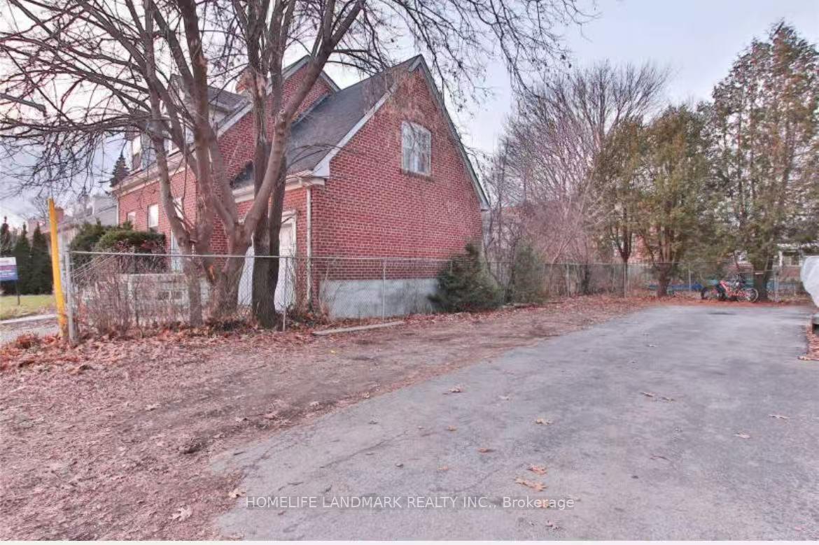 360B Lawrence Avenue W, Toronto, ON M5M 1B7