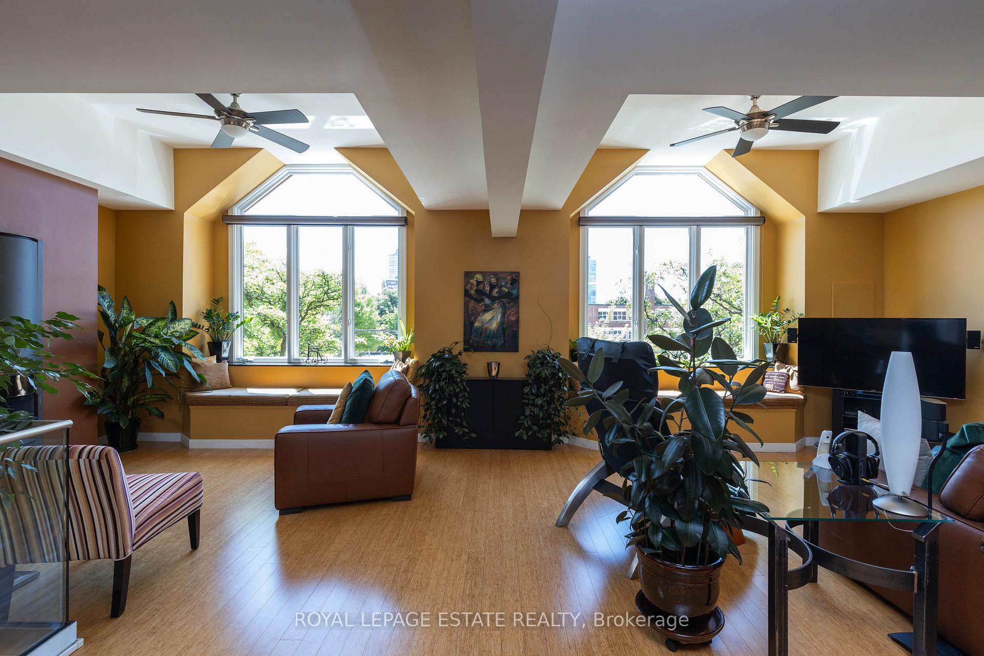 432 Queen Street E, Toronto, ON M5A 1T4