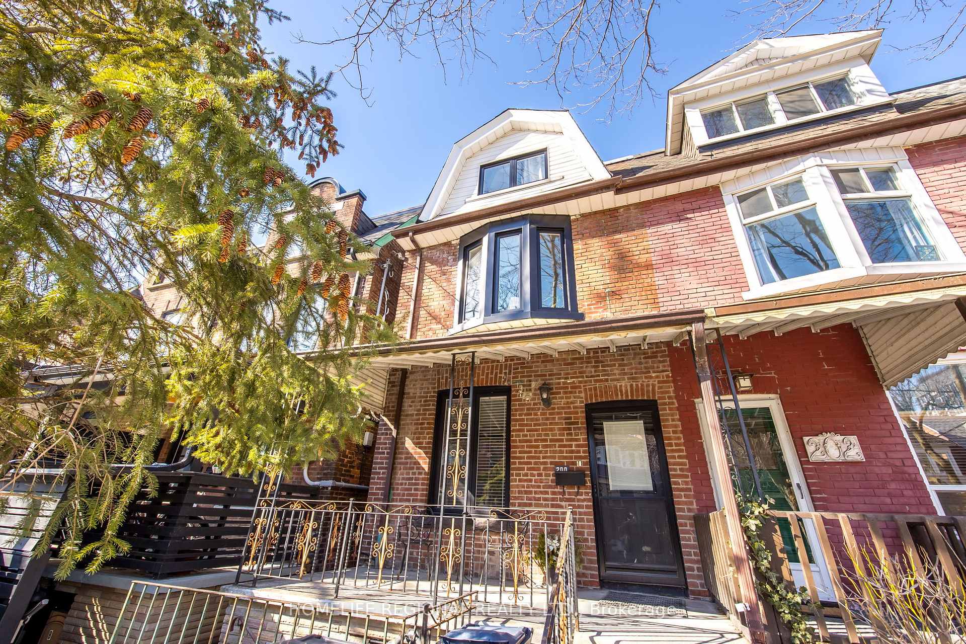 200 Roxton Road, Toronto, ON M6J 2Y5