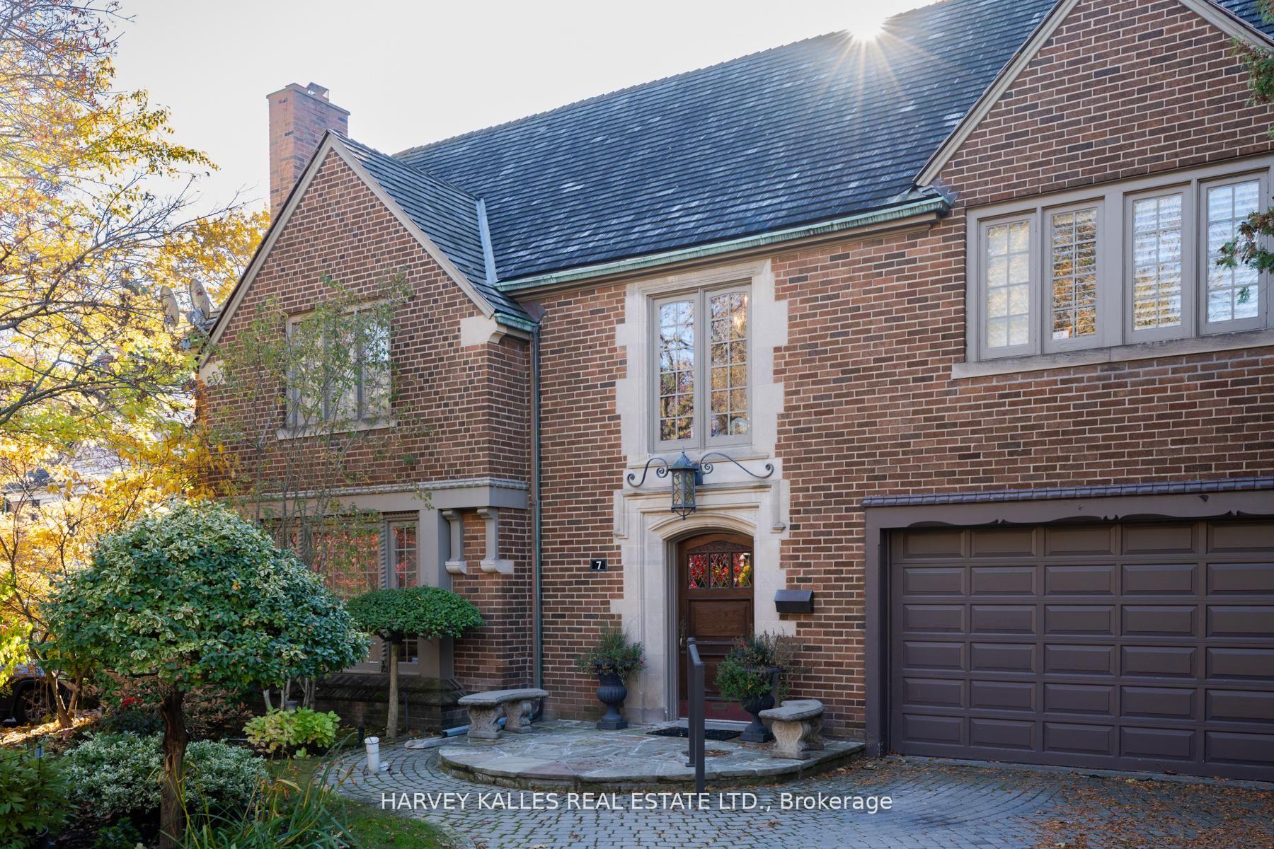 7 Ridgewood Road, Toronto, ON M5P 1T4