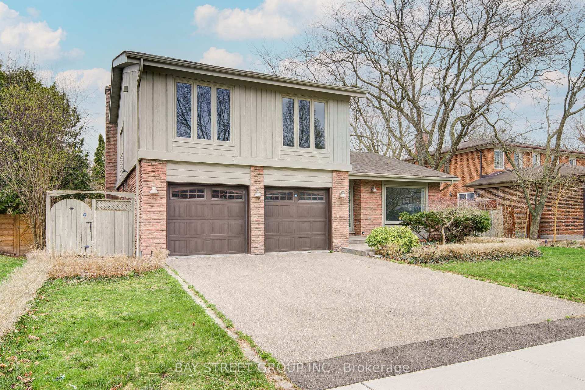 17 Bramble Drive, Toronto, ON M3B 2E9