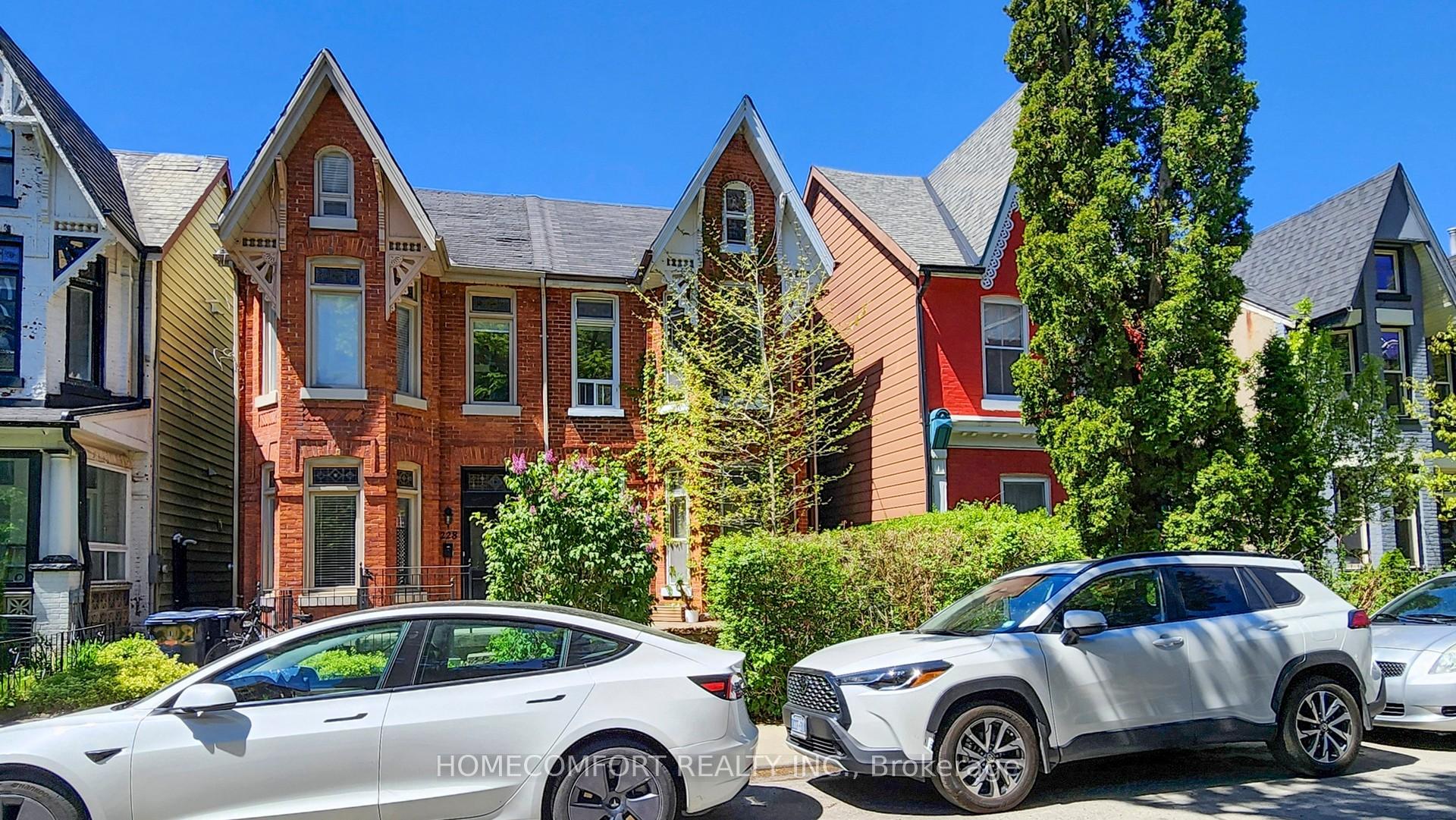 230 Robert Street, Toronto, ON M5S 2K7