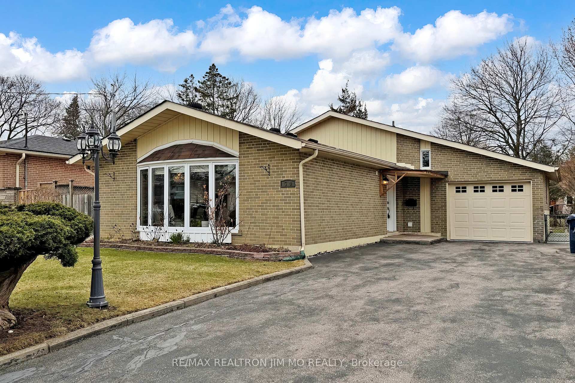 50 Nymark Avenue, Toronto, ON M2J 2G9