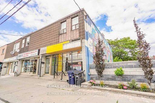477 Oakwood Avenue, Toronto C03, ON M6E 2W4
