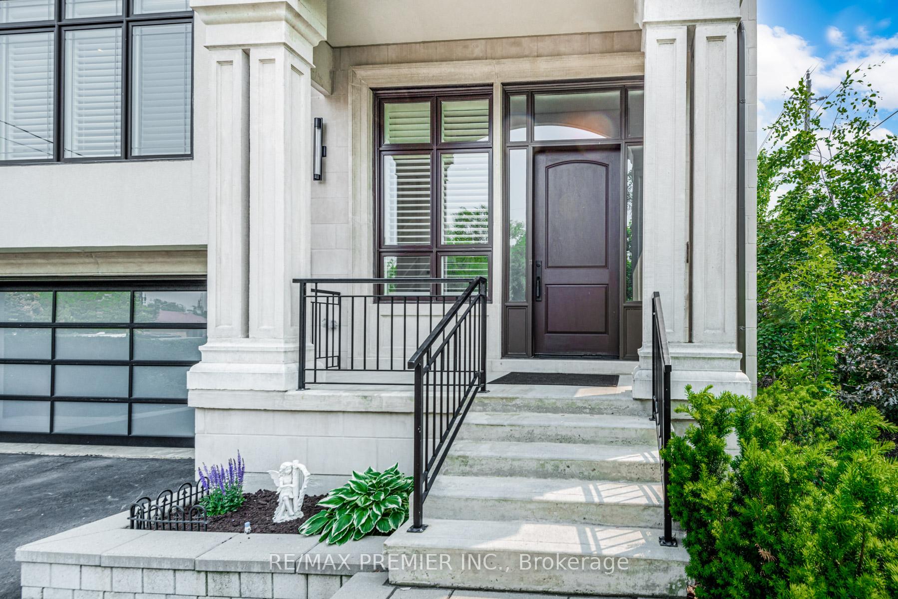 111 Codsell Avenue, Toronto, ON M3H 3W2