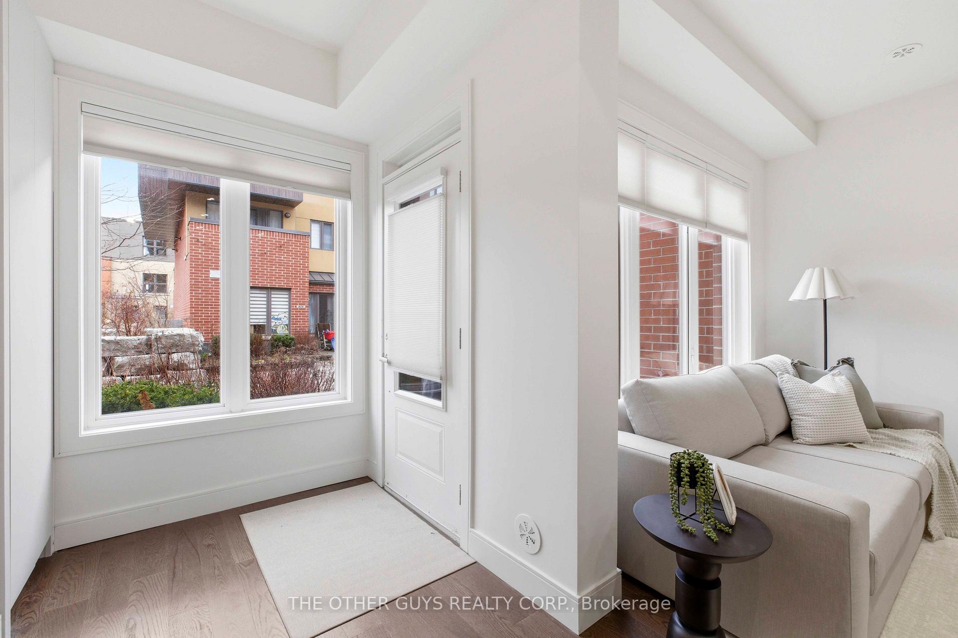 9R Clintwood Gate 18, Toronto, ON M3A 0A8
