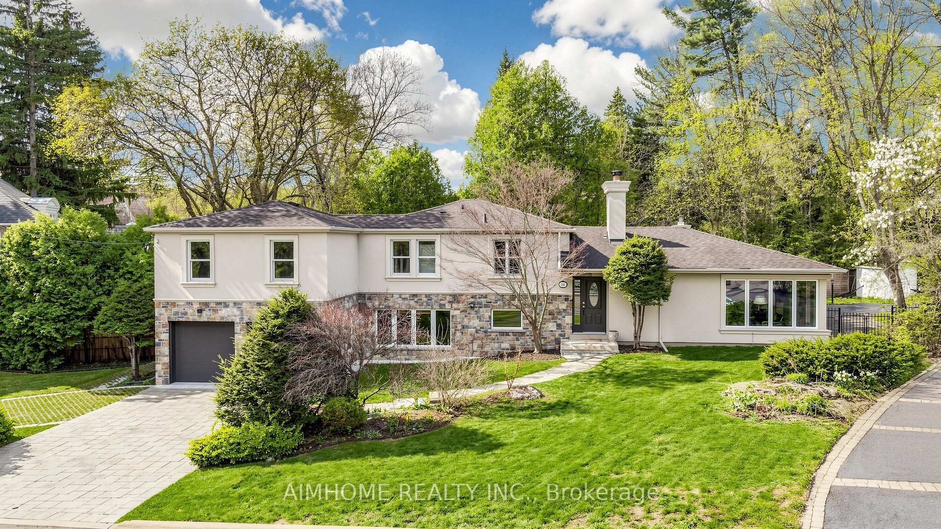54 Plymbridge Road, Toronto, ON M2P 1A3