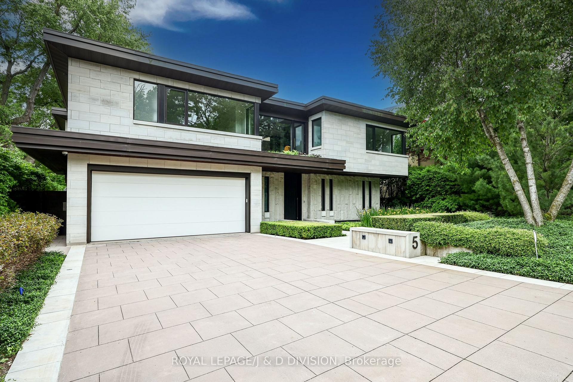 5 Brookfield Road, Toronto, ON M2P 1B1