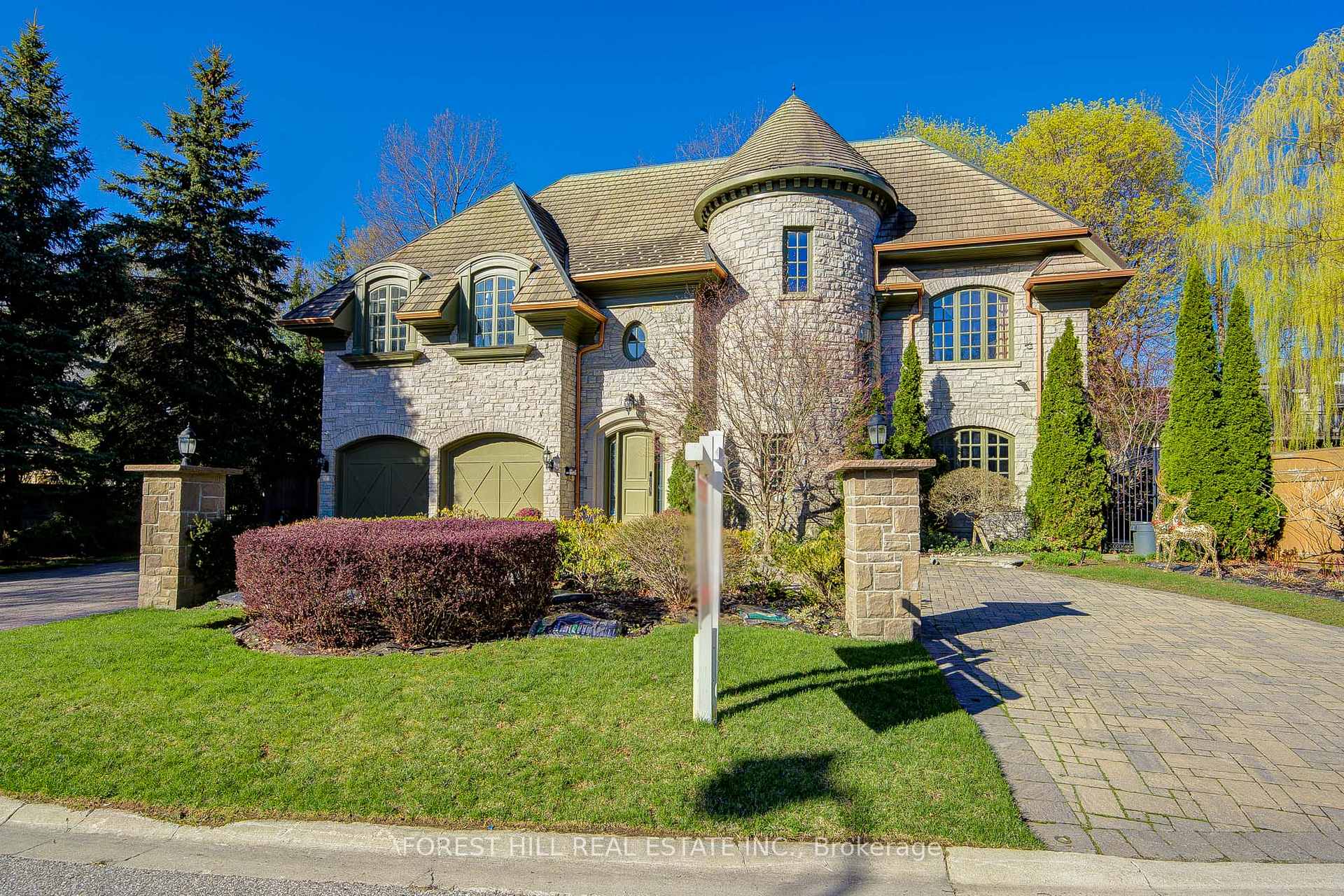 7 Legacy Court, Toronto, ON M2L 2Y7