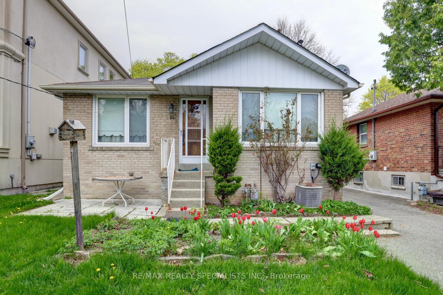 54 Marmion Avenue, Toronto, ON M5M 1Y1