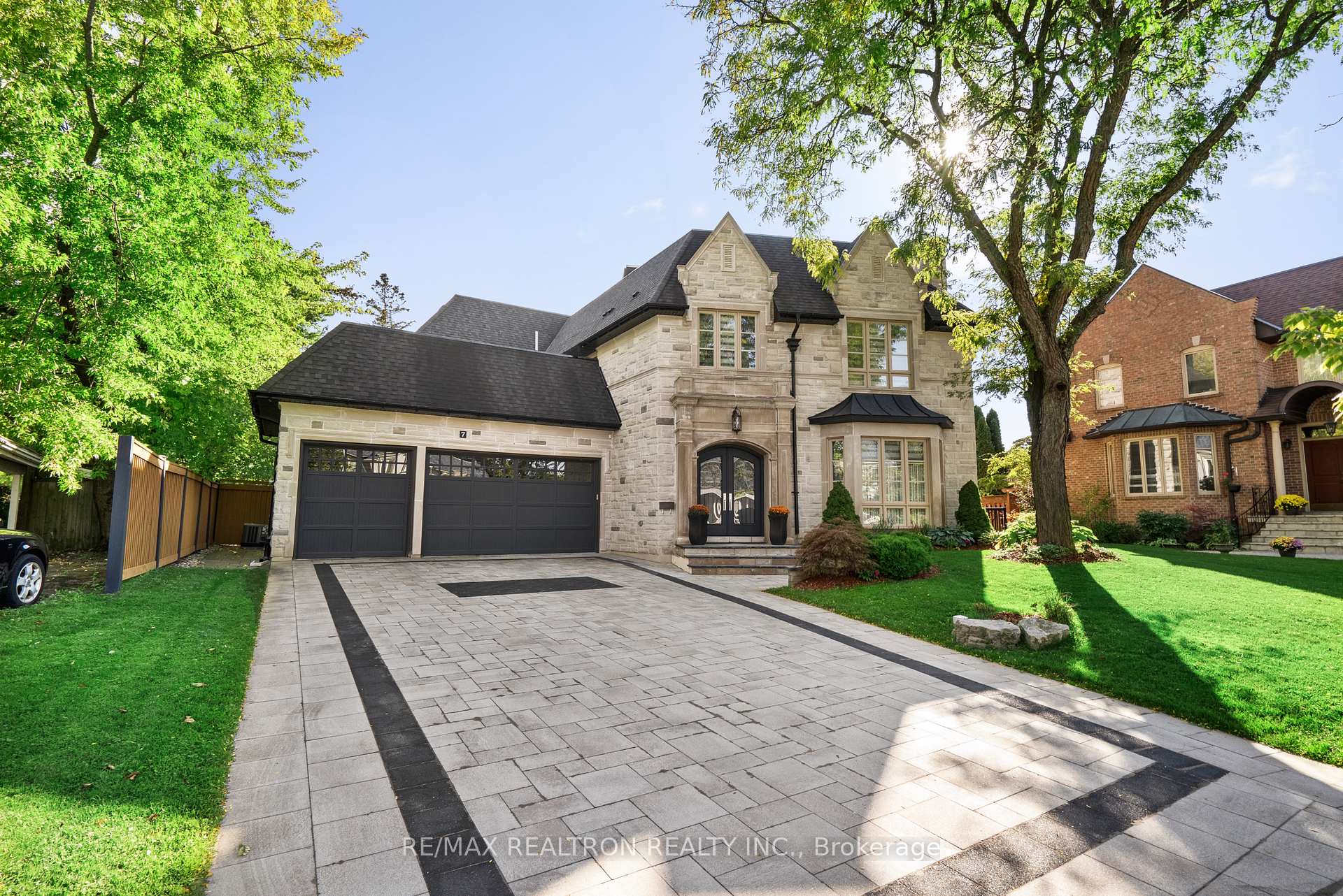 7 Winchfield Place, Toronto, ON M3B 1L4