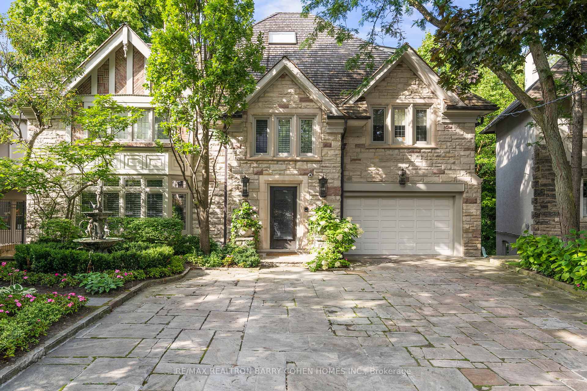 11 Ormsby Crescent, Toronto C03, ON M5P 2V2