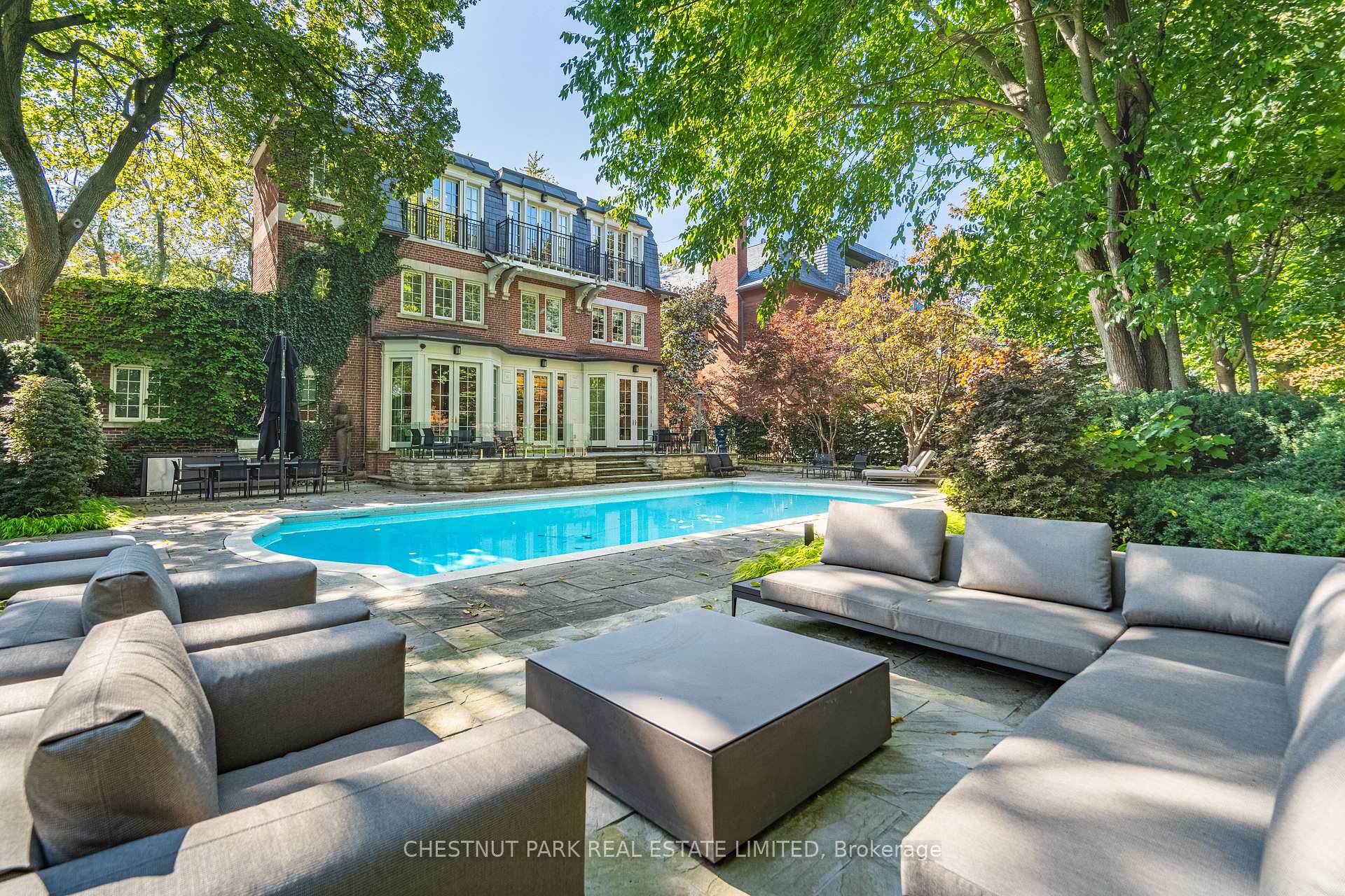 82 Chestnut Park Road, Toronto C09, ON M4W 2R3