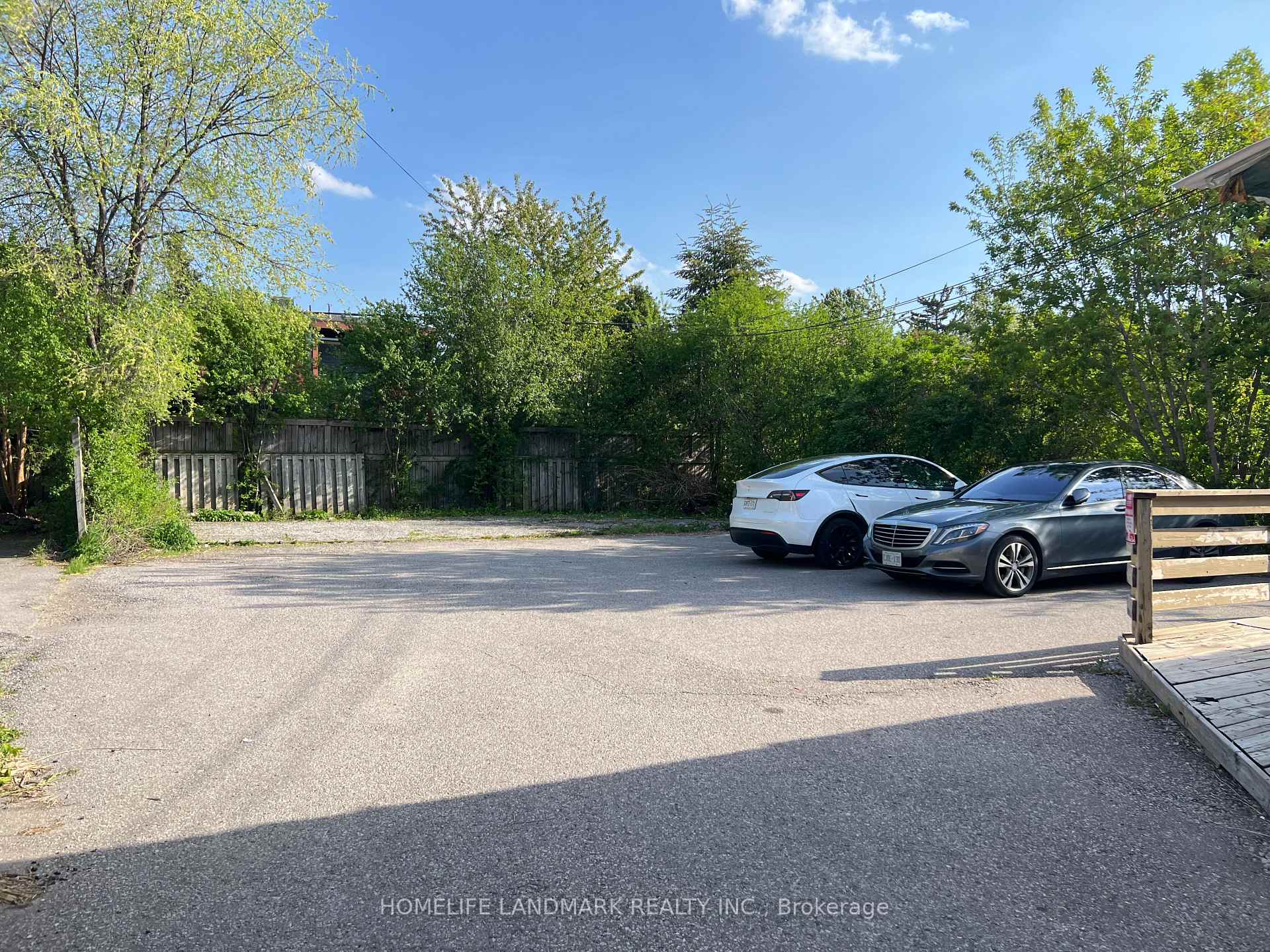 149 Finch Avenue W, Toronto, ON M2N 2J1