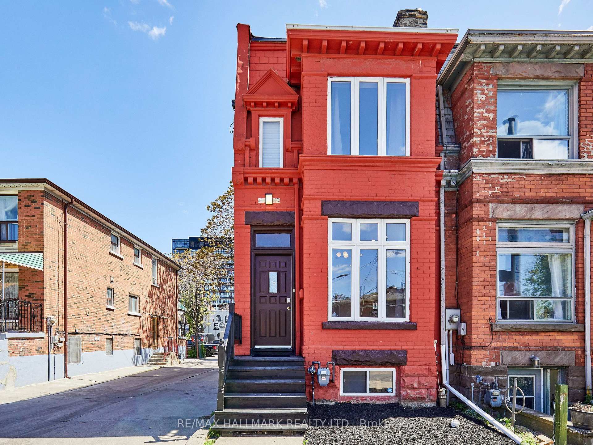 95 Wolseley Street, Toronto, ON M5T 1A4