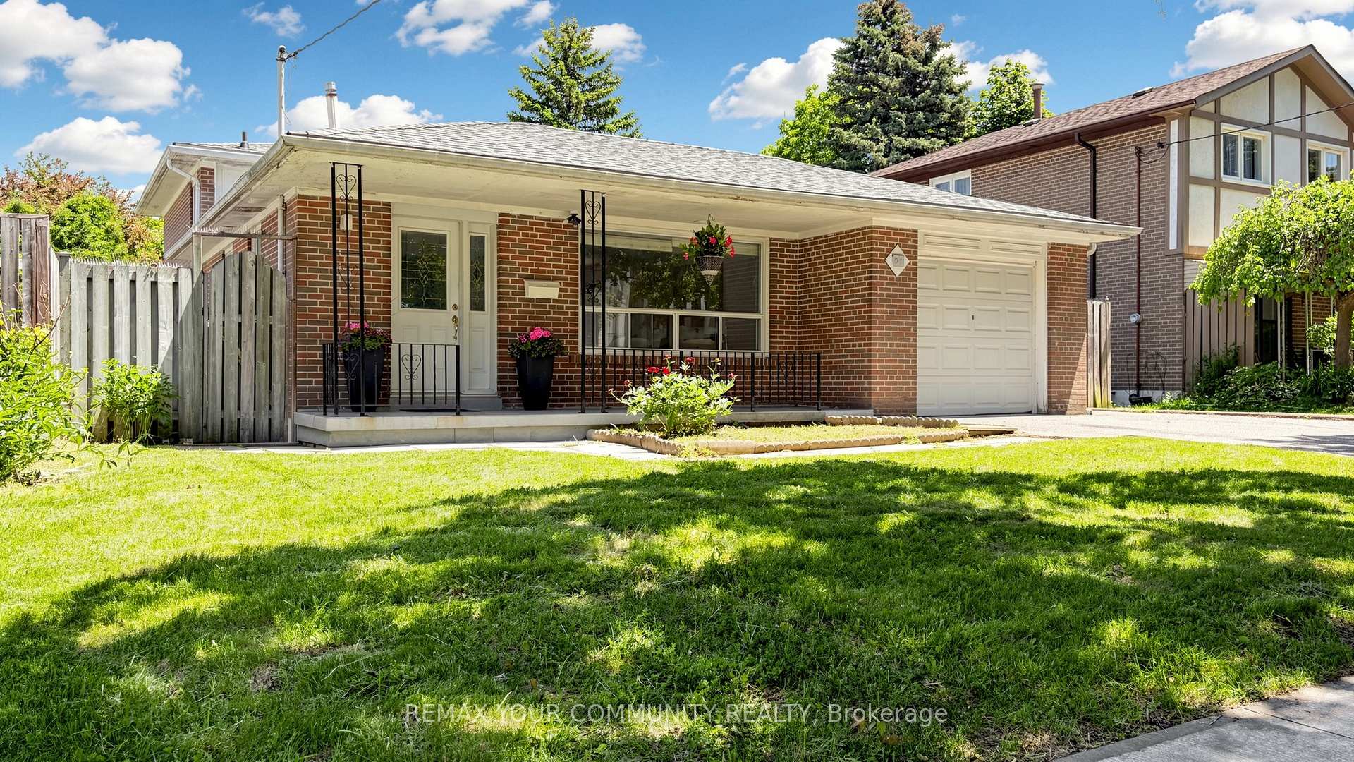 23 Lesgay Crescent, Toronto C15, ON M2J 2H9