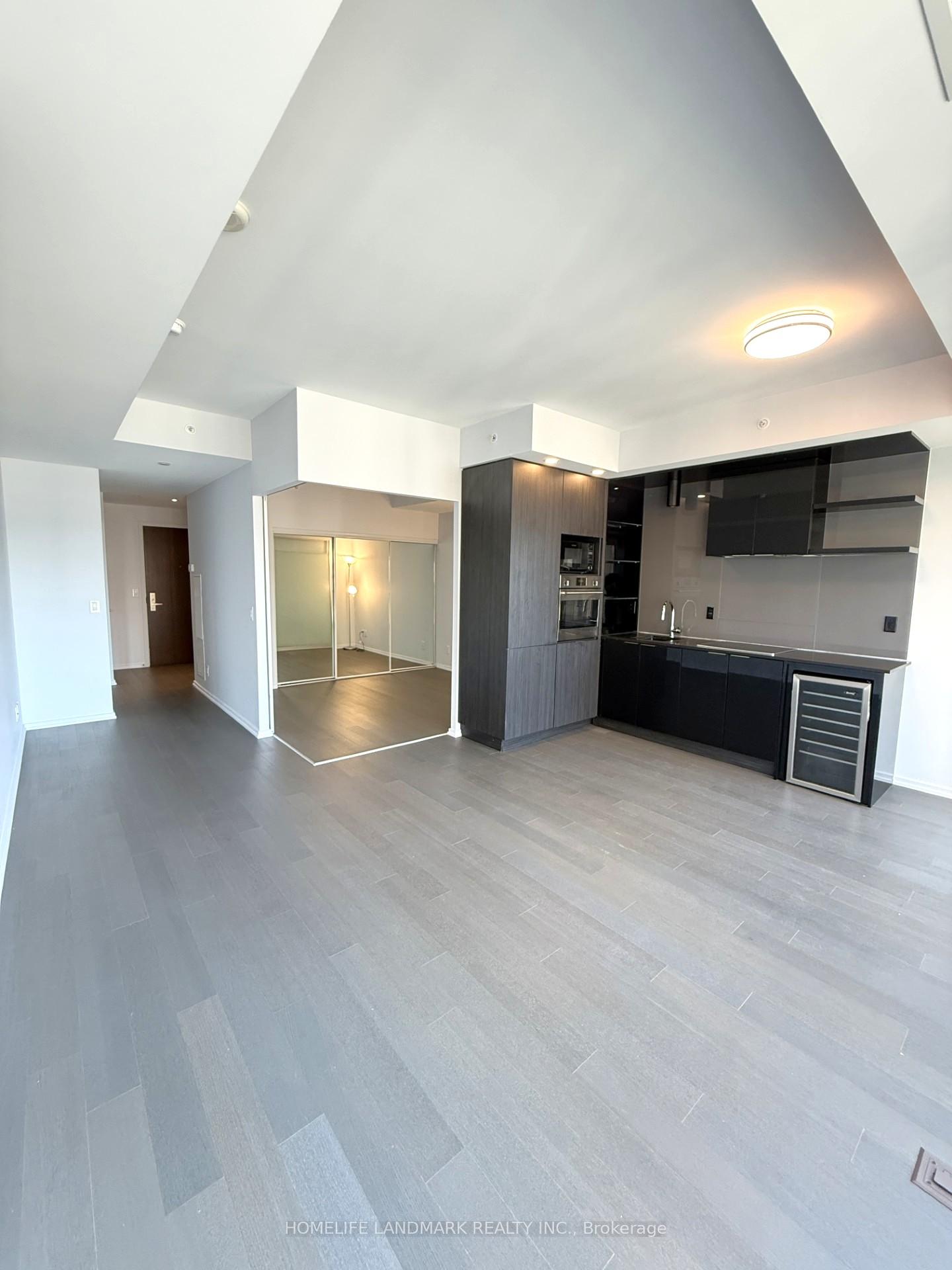 70 Temperance Street 2202, Toronto, ON M5H 0B1