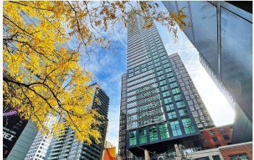 327 King Street W 703, Toronto, ON M5V 0W7