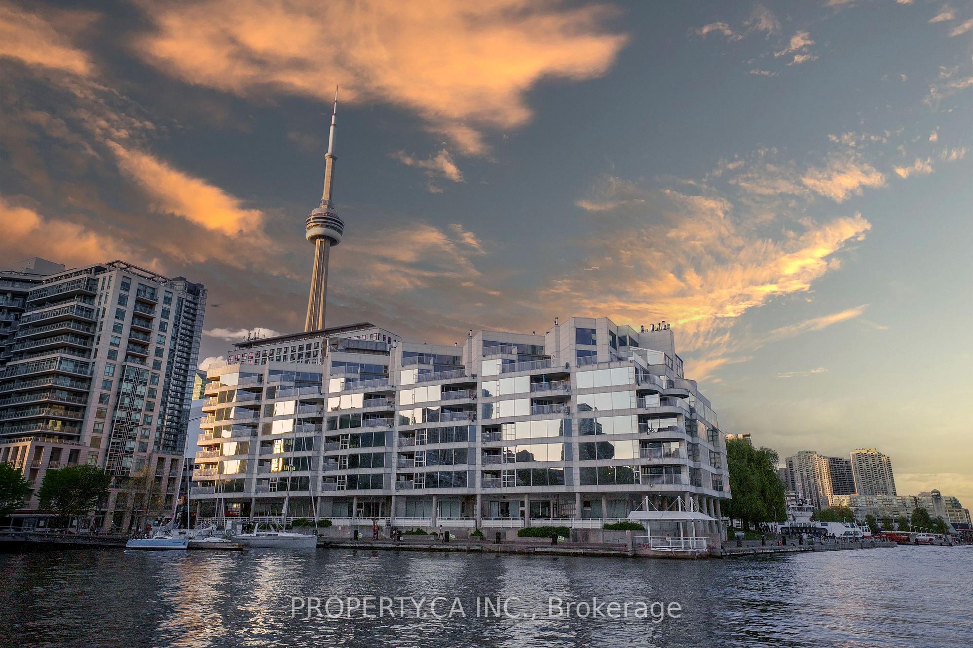 401 Queens Quay W 707, Toronto, ON M5V 2Y2