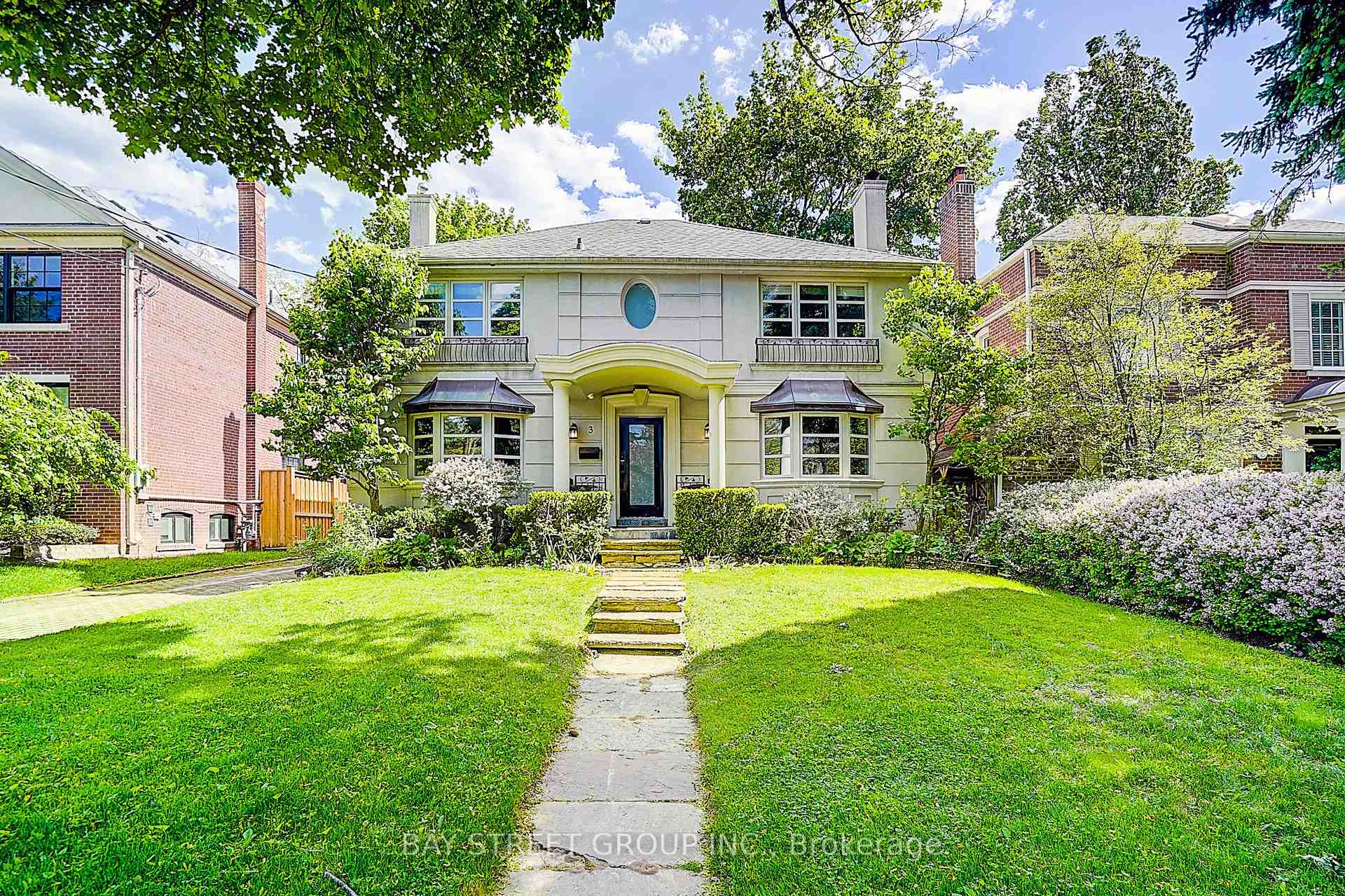 3 Silverwood Avenue, Toronto, ON M5P 1W3