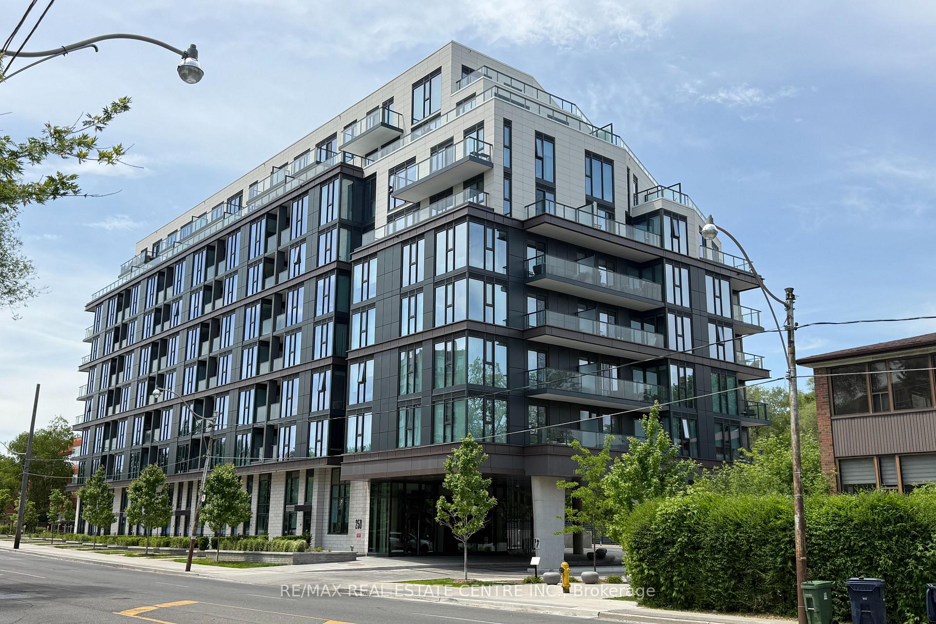 250 Lawrence Avenue W 422, Toronto, ON M5M 1B2