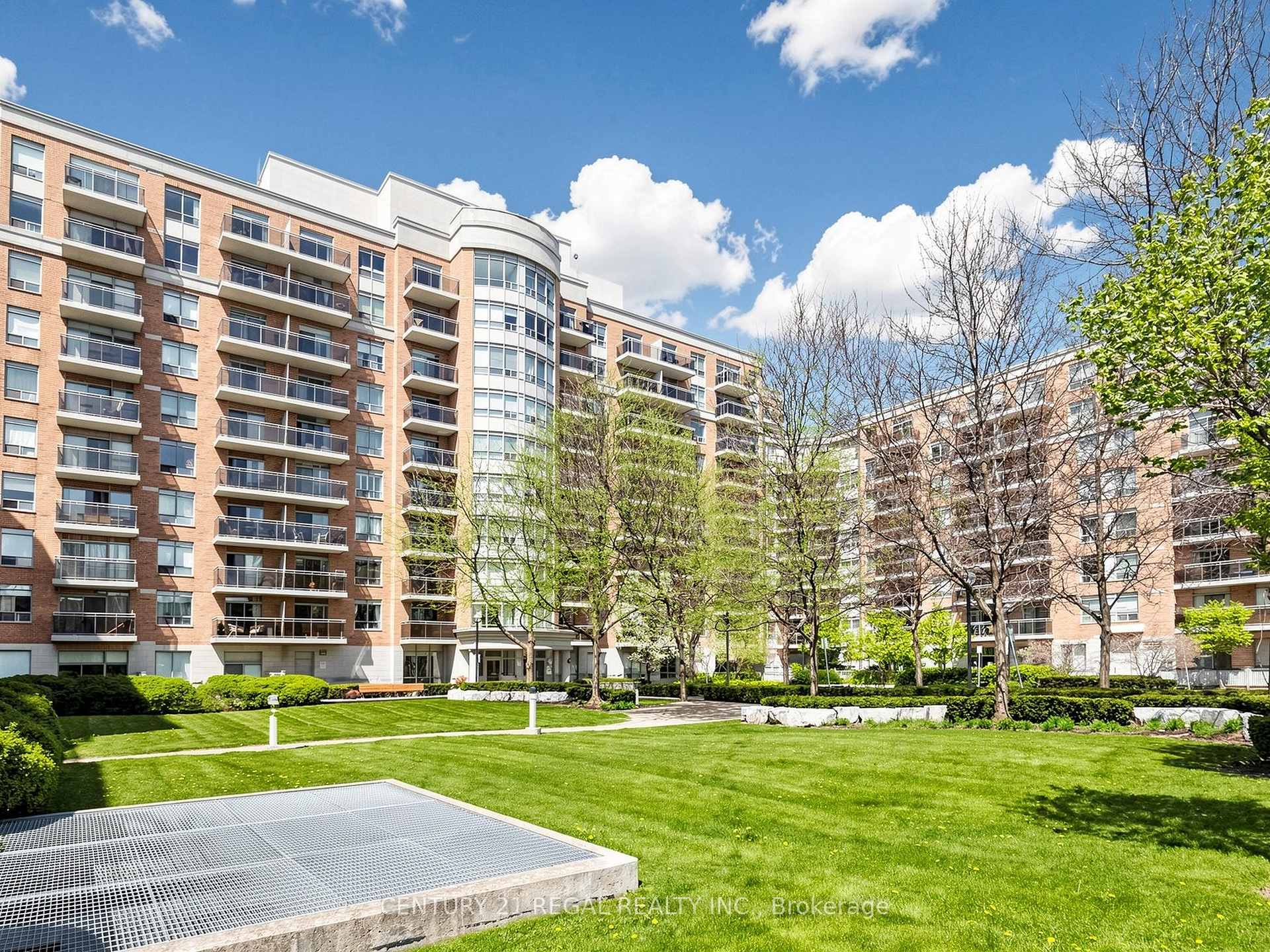 650 Lawrence Avenue W 336, Toronto, ON M6A 3E8