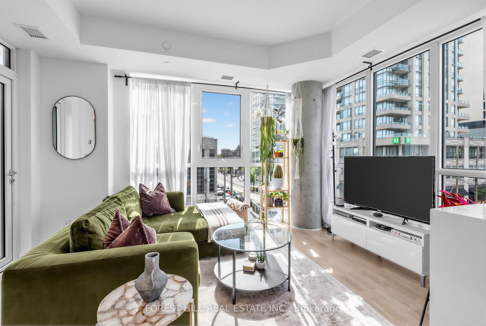 501 St Clair Avenue W 326, Toronto, ON M5P 0A2