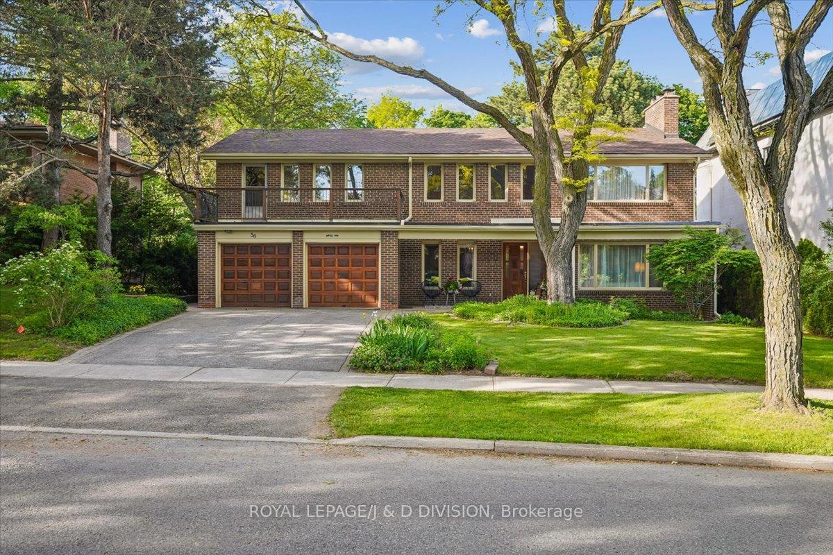 36 Medalist Road, Toronto, ON M2P 1Y5