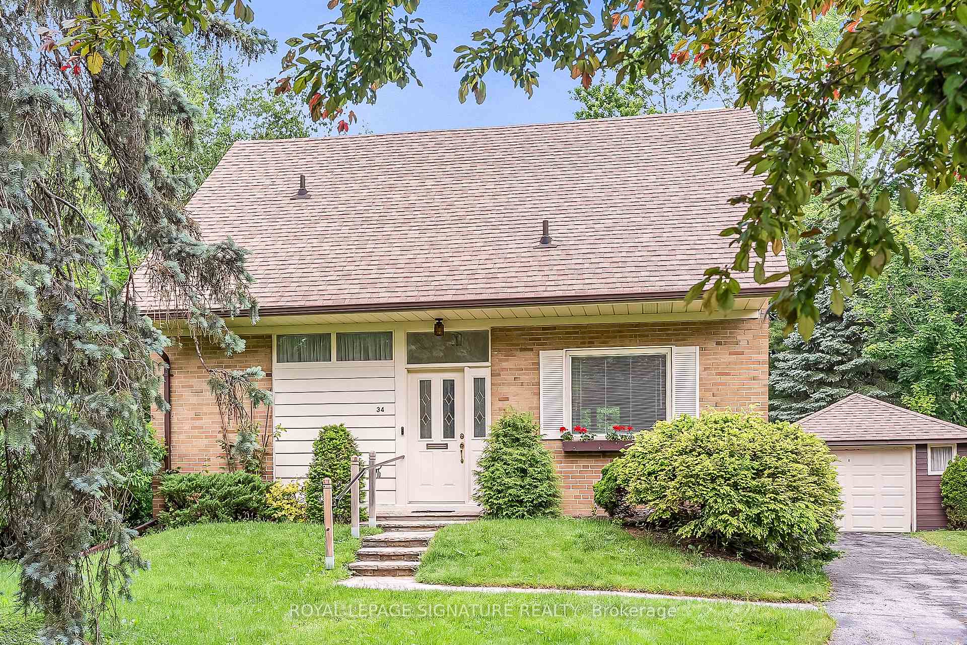 34 Addison Crescent, Toronto, ON M3B 1K8