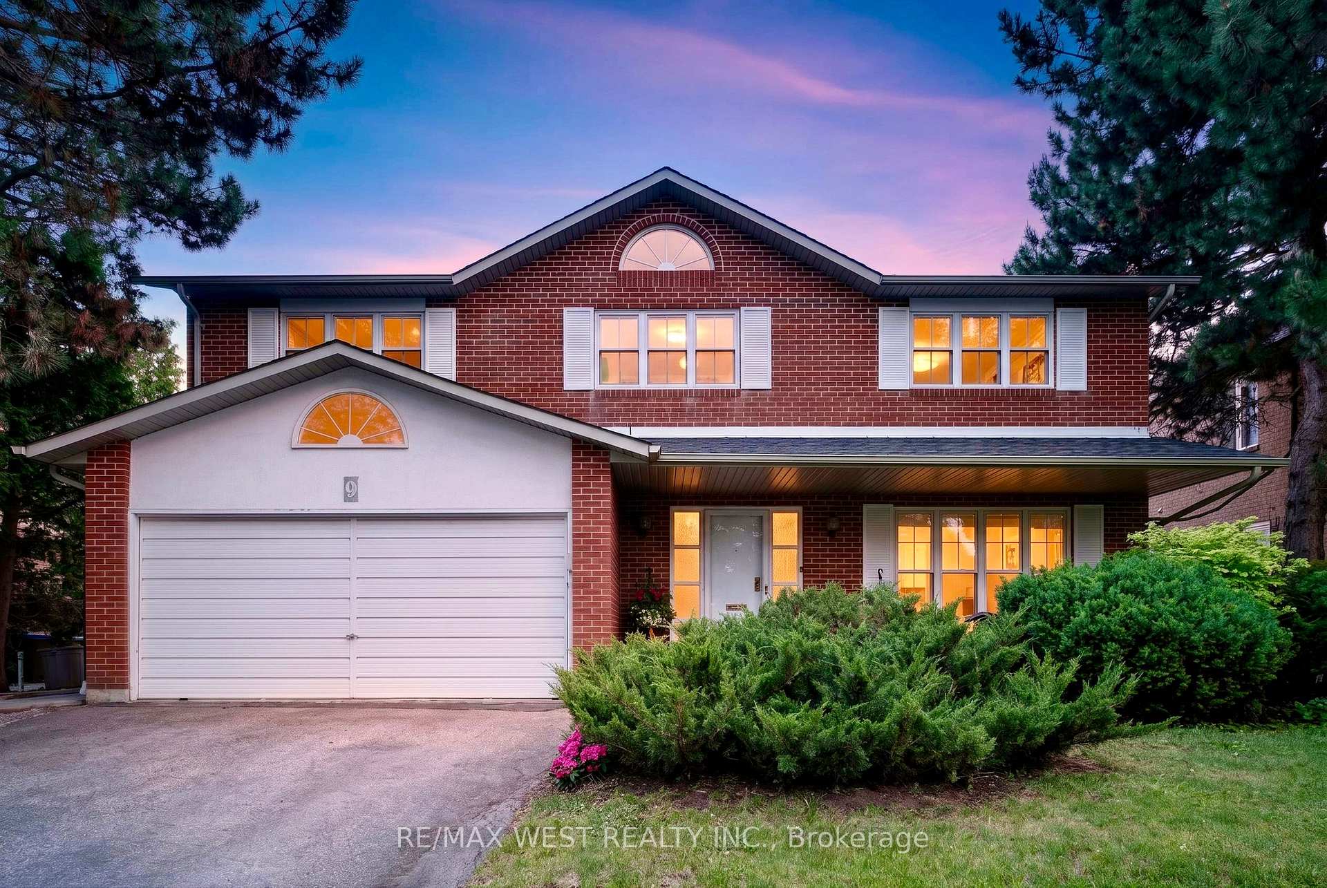 9 Harlington Road, Toronto C13, ON M3B 3G3