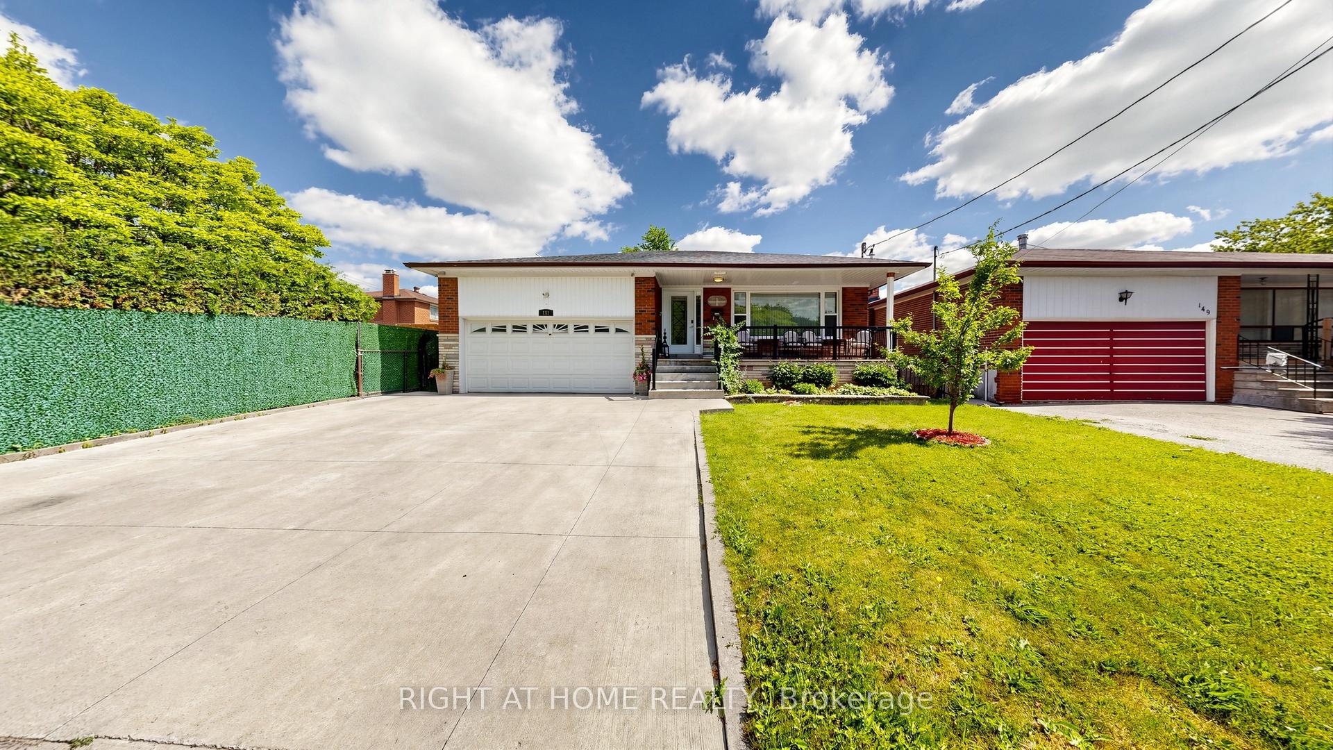 151 Ernest Avenue, Toronto, ON M2J 3T7