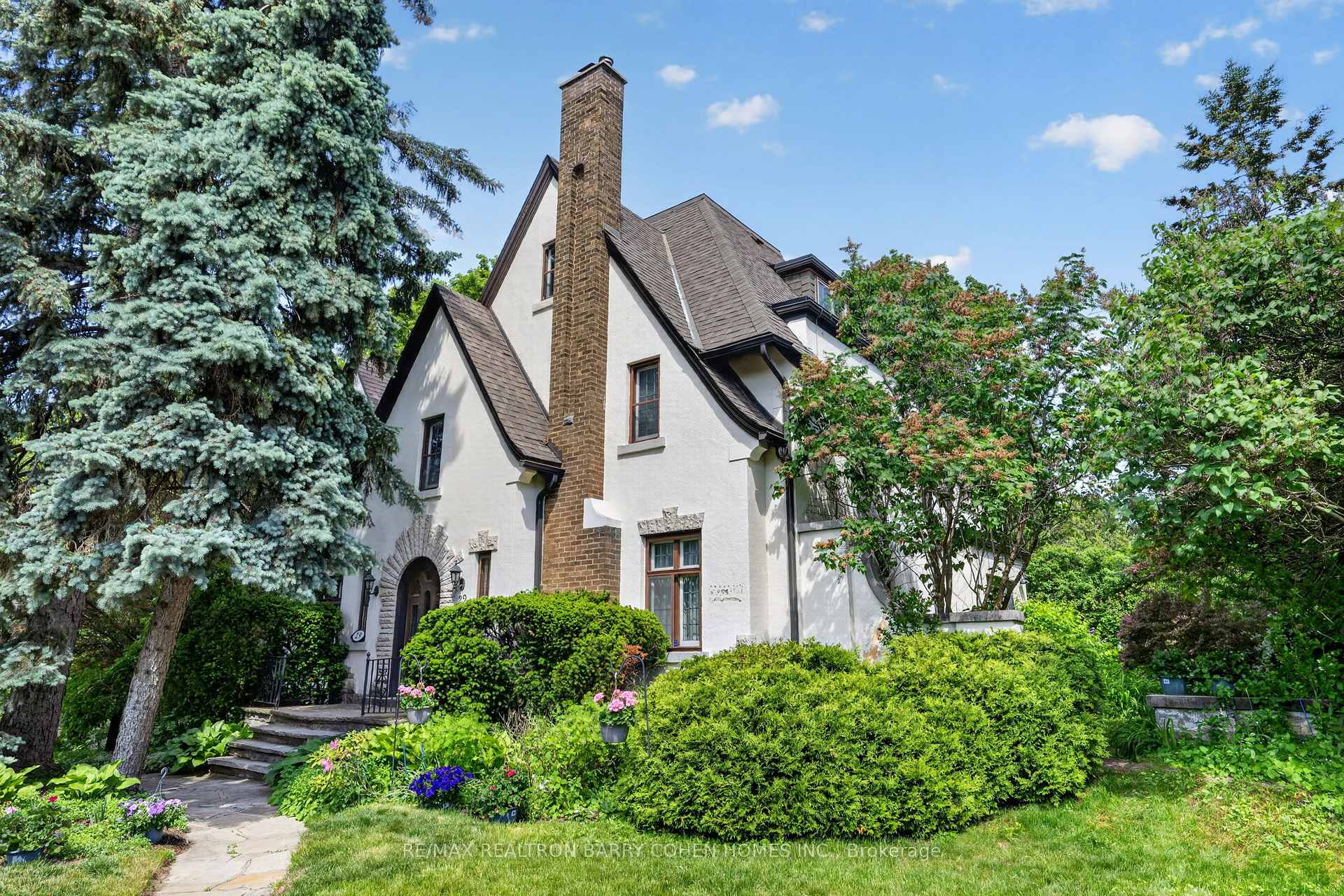 29 Strathgowan Crescent, Toronto, ON M4N 2Z6