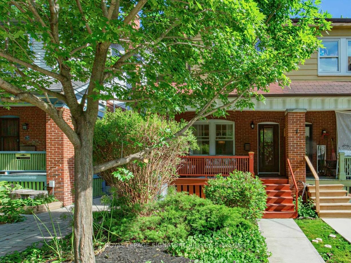 5 Watford Avenue, Toronto, ON M6C 1G4