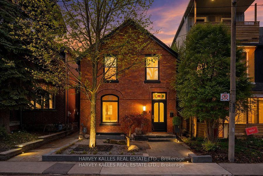 239 Borden Street, Toronto, ON M5S 2N5