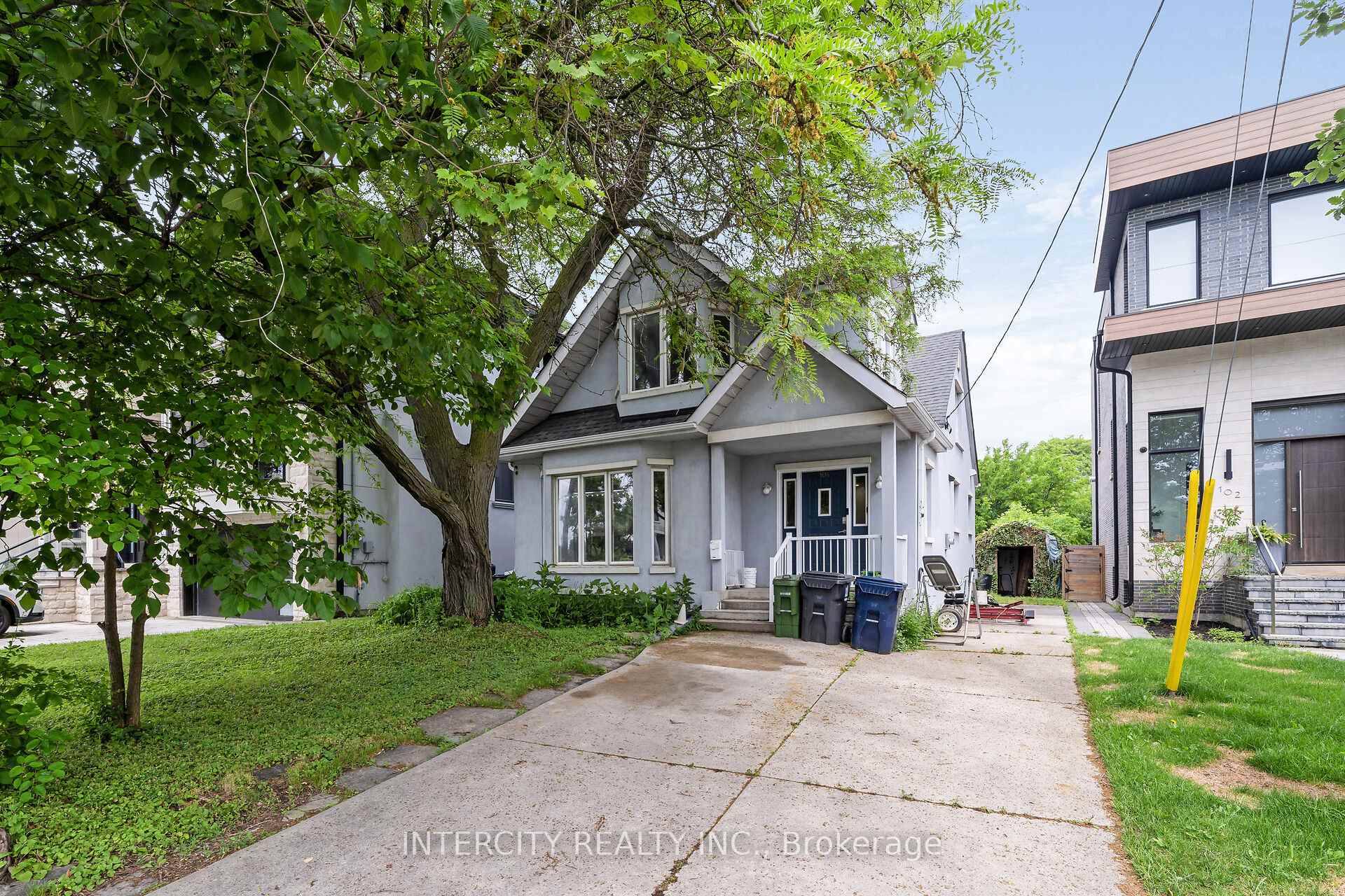 104 Allingham Gardens, Toronto, ON M3H 1Y2