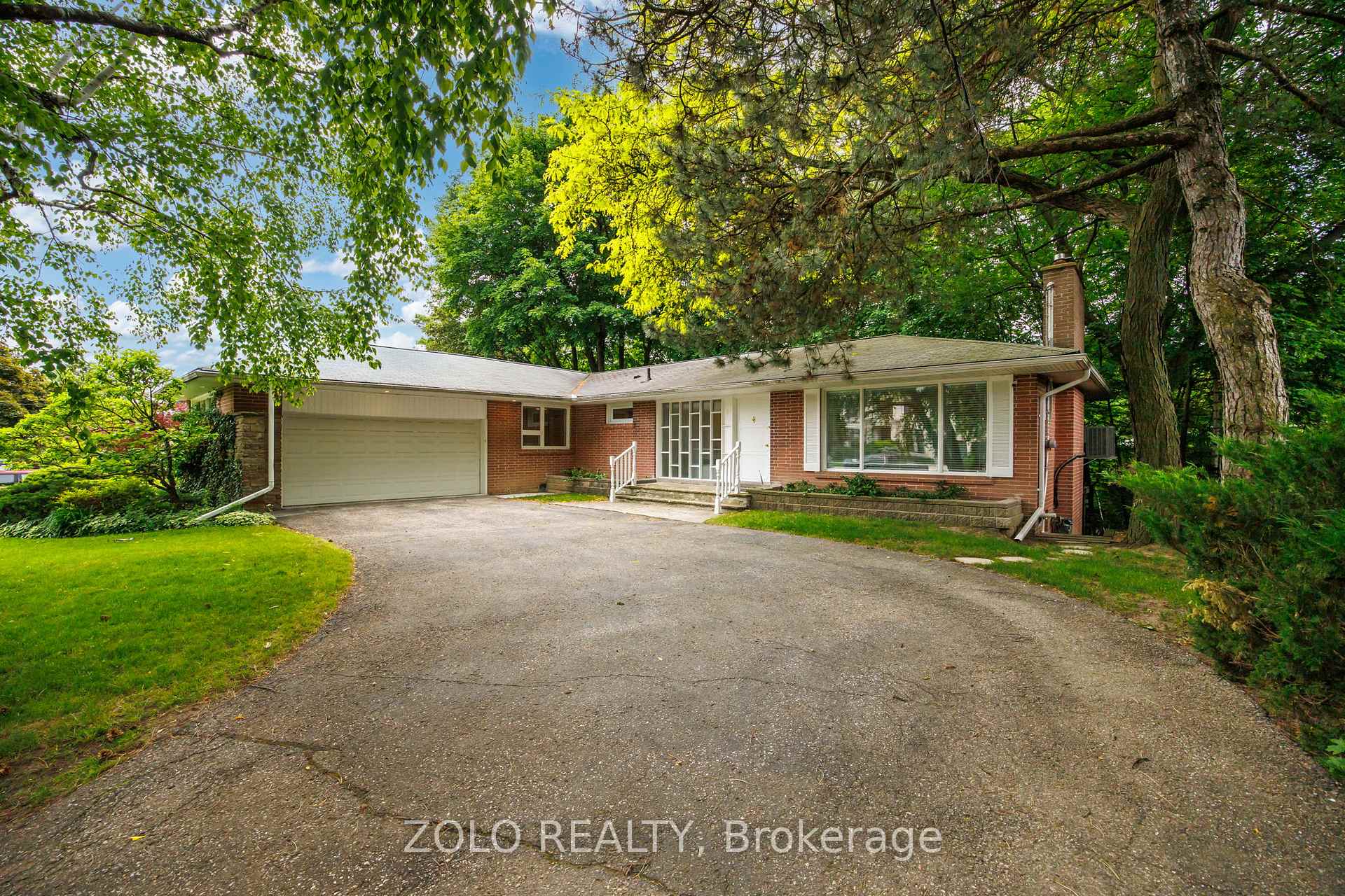 17 Hi Mount Drive, Toronto, ON M2K 1X3