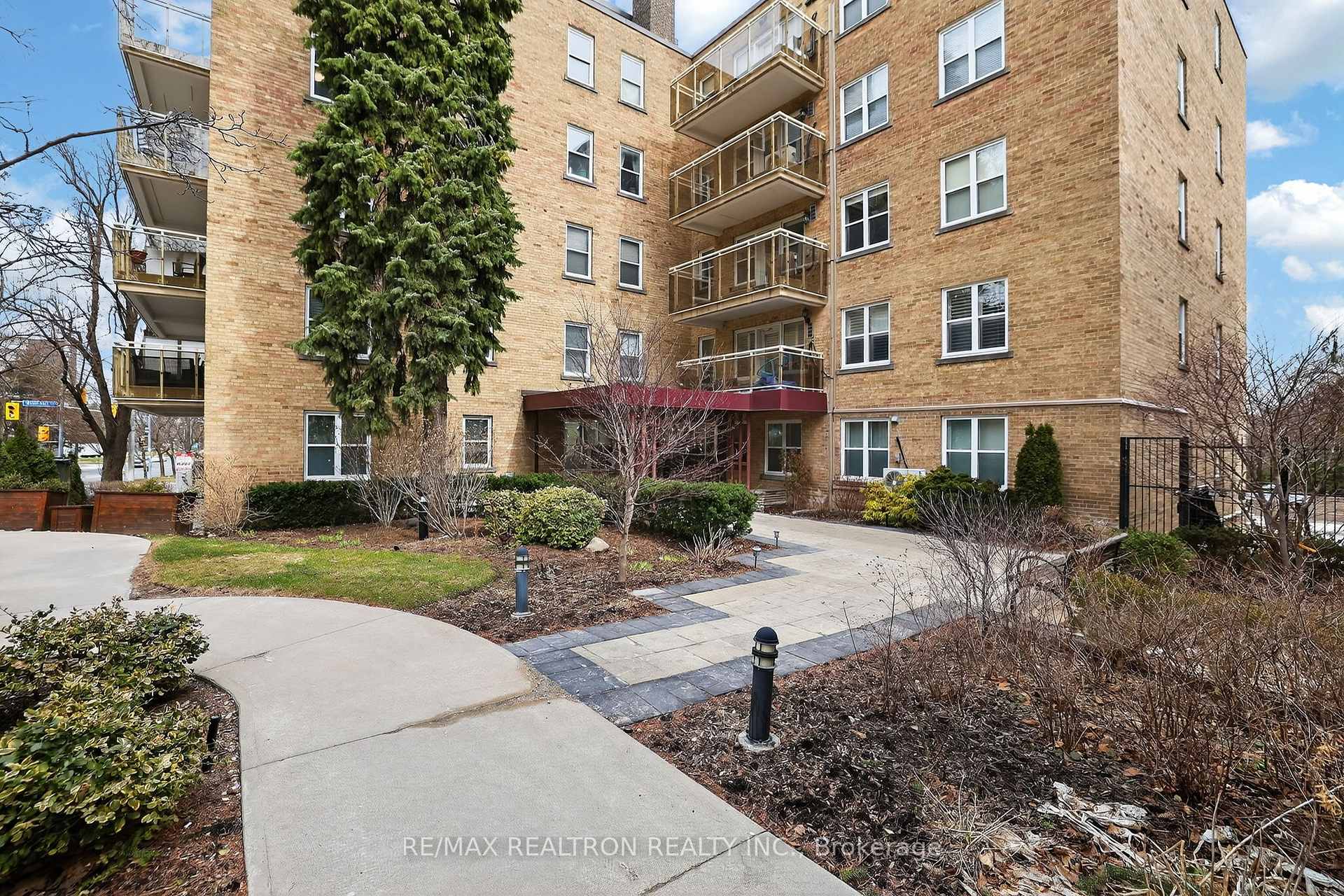 2603 Bathurst Street 106, Toronto, ON M6B 2Z6